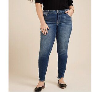 NWOT Plus Size KanCan™ Skinny Mid Rise Frayed Hem Jean SZ-18